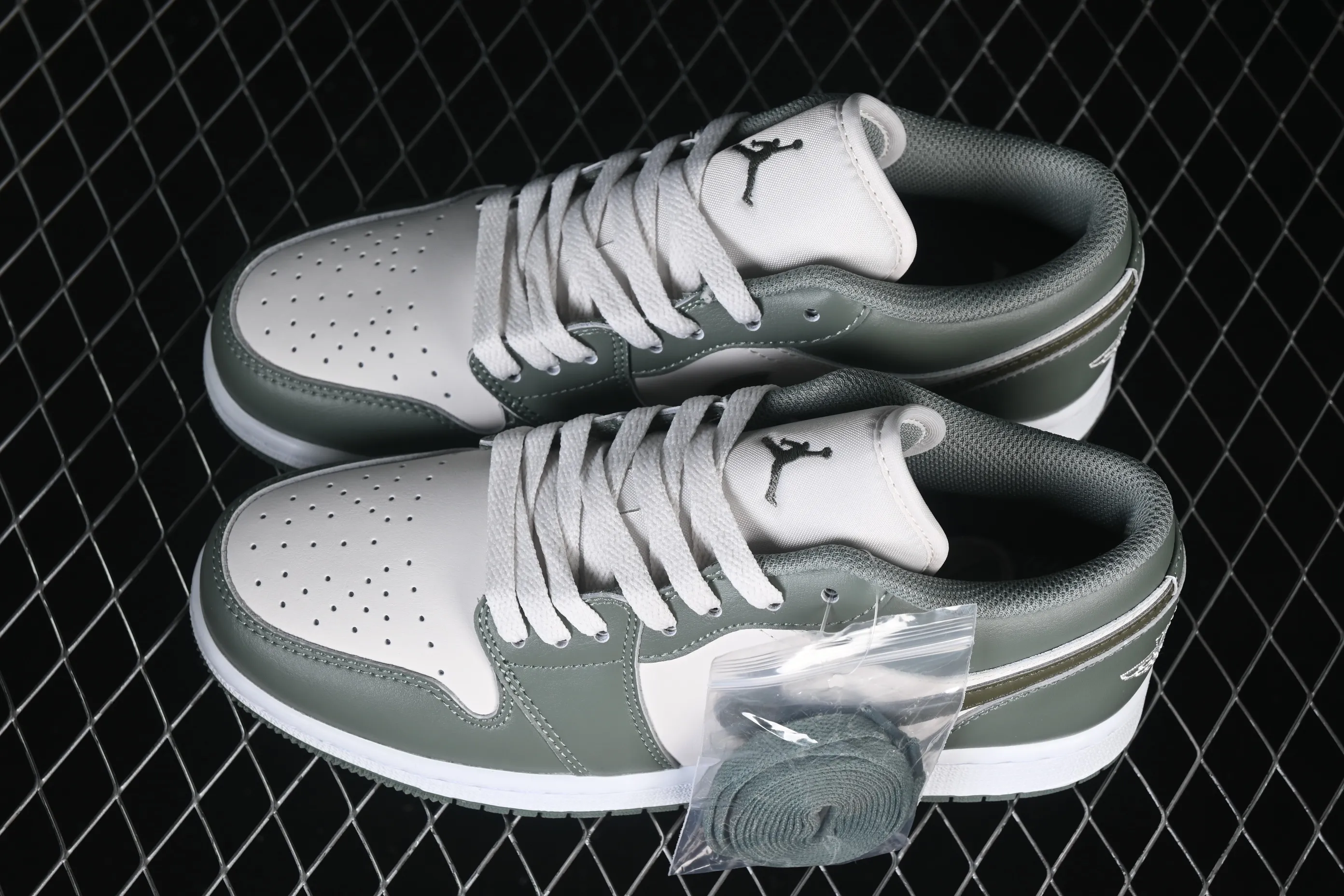 All categories Air Jordan Jordan series basketball shoes Air Jordan 1 Low Air Jordan 1 Low AJ1 Joe 1 meter white and green low state cultural casual sneakers 553558-300